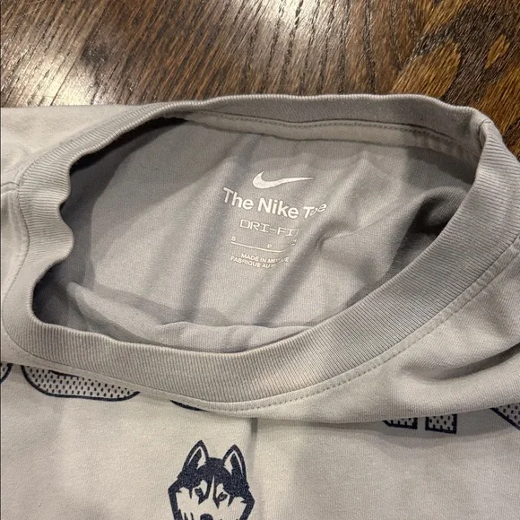 Nike UConn White Long Sleeve Tee used - Picture 3 of 5